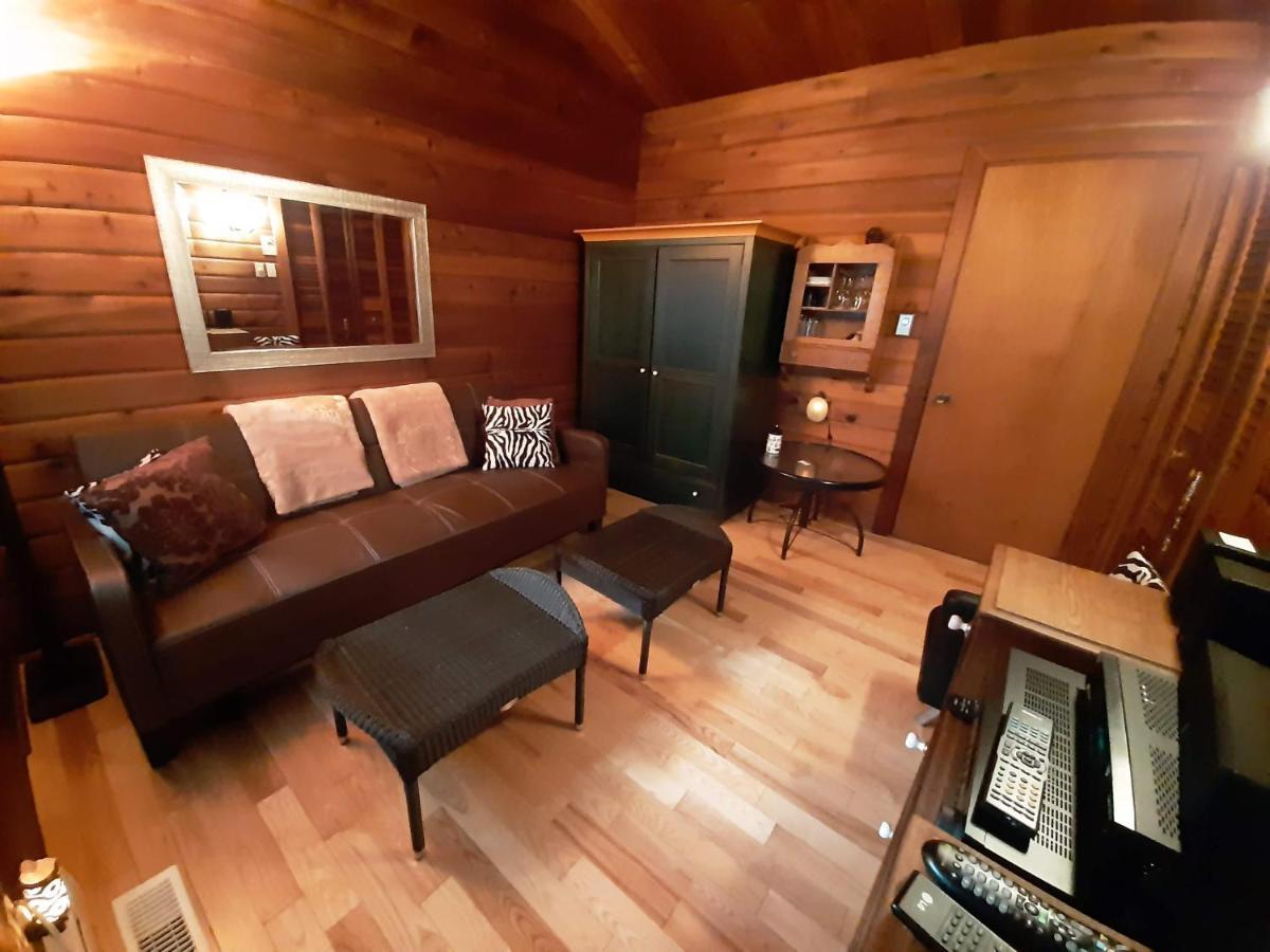 Chambre bord de l'eau oka Extérieur photo